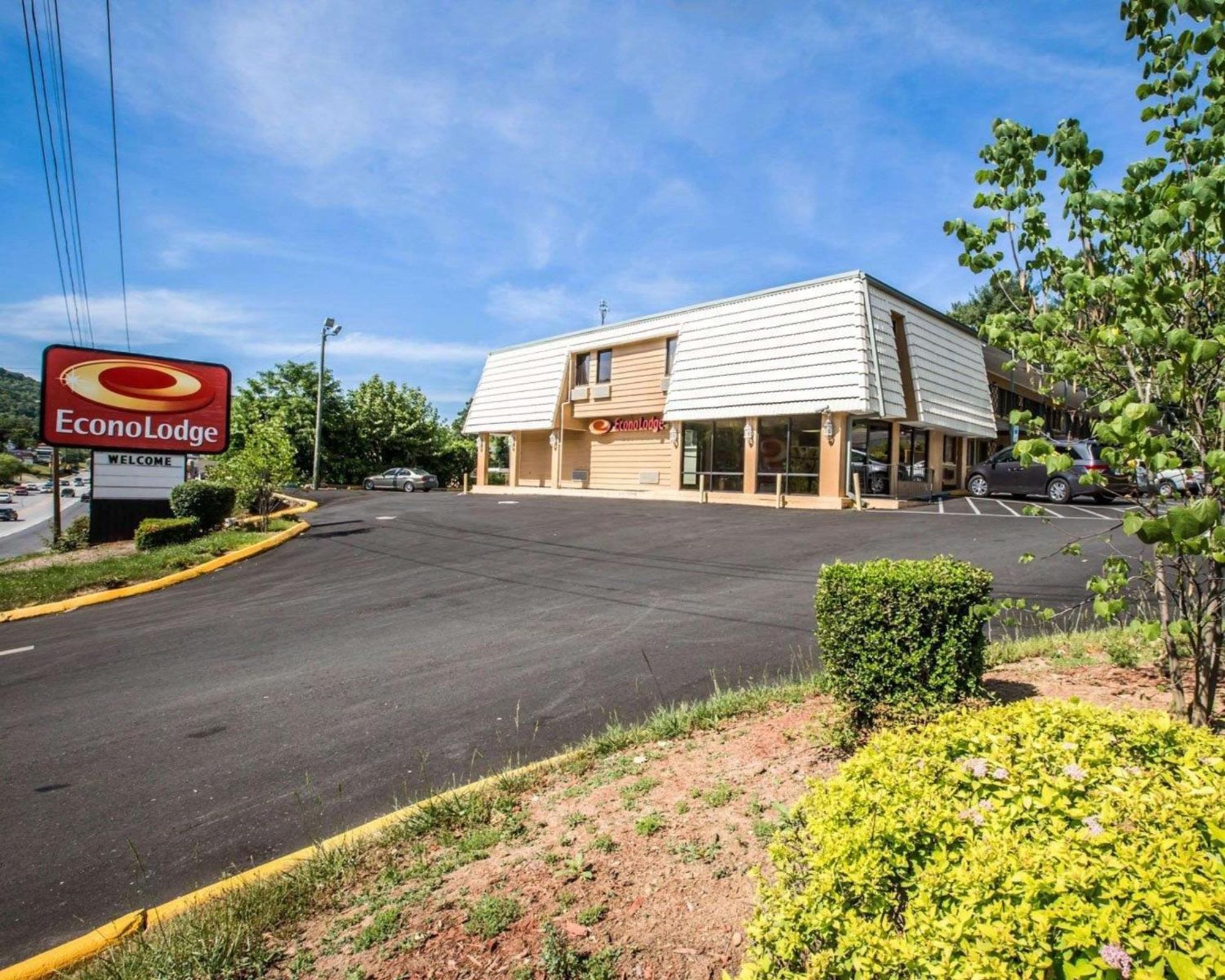 7 Budget Hotels Near Asheville's Fun Depot That Deliver Real Value