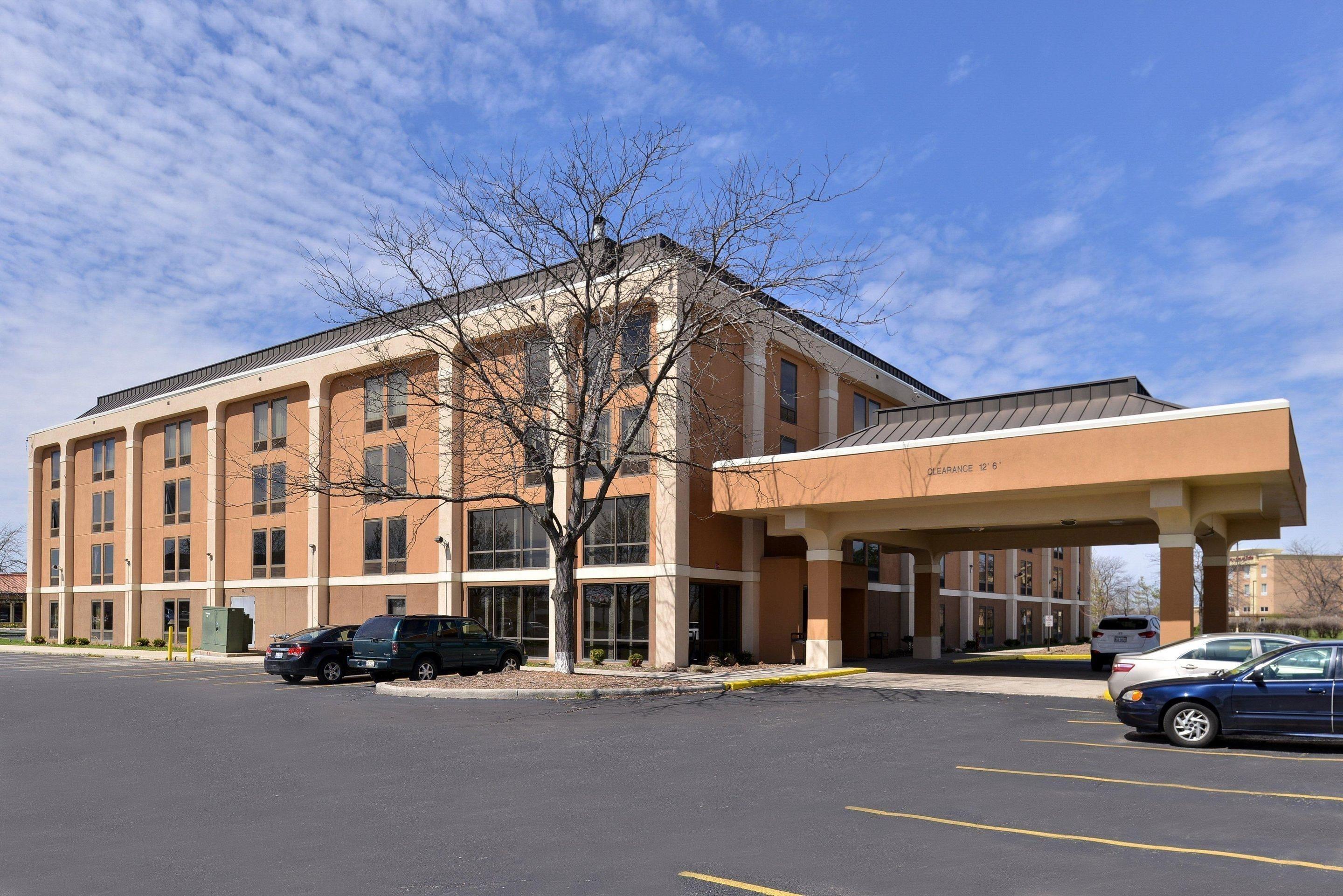 4 Business Hotels Near Willow Wood Park for Work Travelers