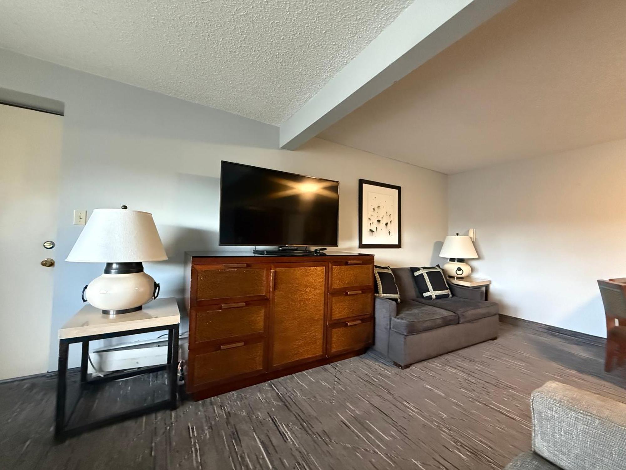 4 Central Hotels Near Breckenridge Golf Club That Deliver