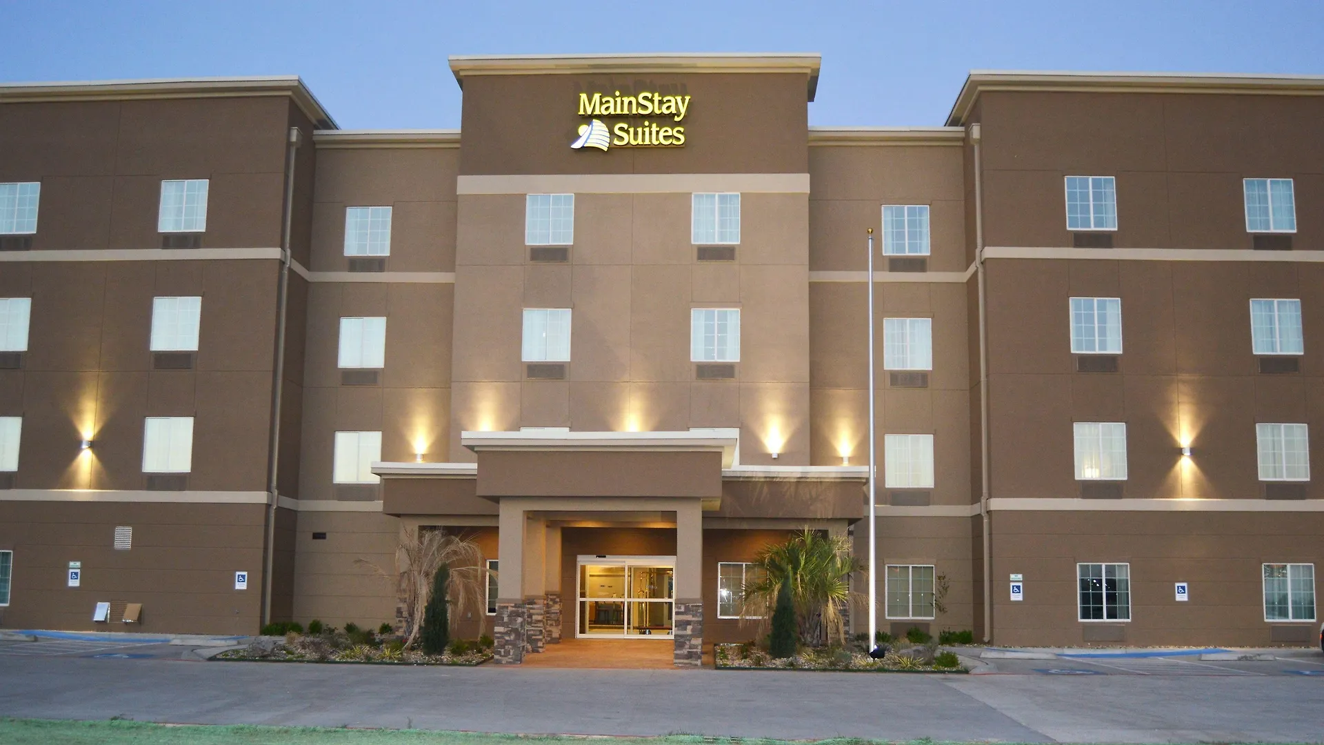 10 Business Hotels Close to Midland County Historical Museum