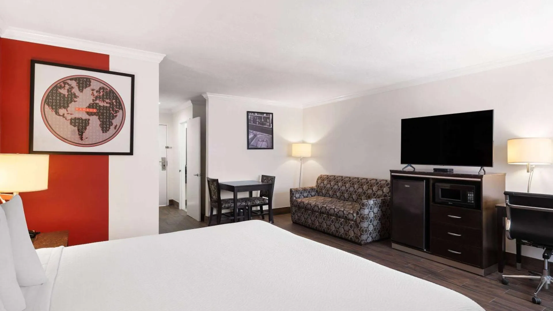 7 Business Hotels Near Scripps Marshalls Plaza That Deliver