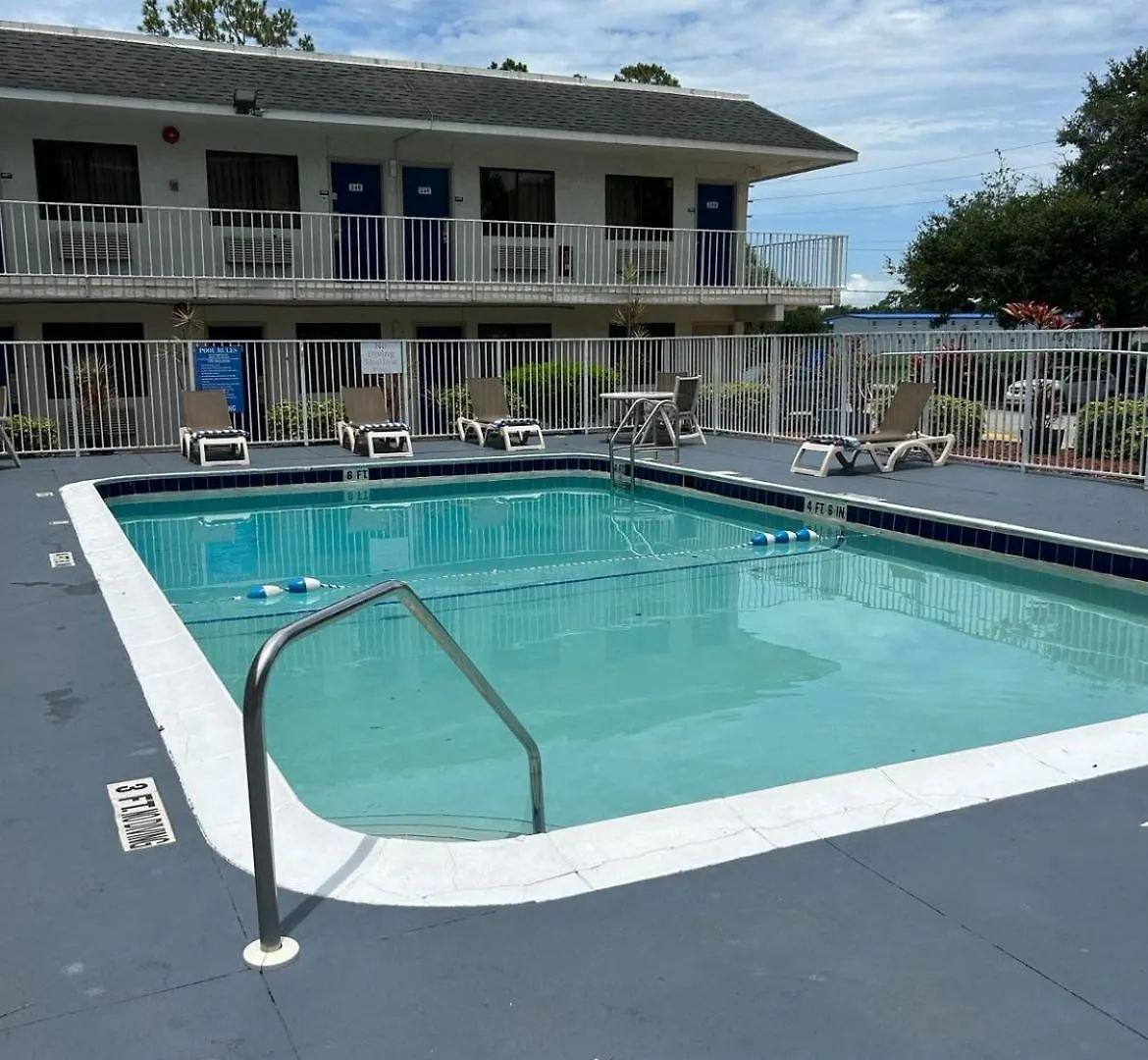 4 Budget Hotels Near Avanti Hair Tech for Smart Stays