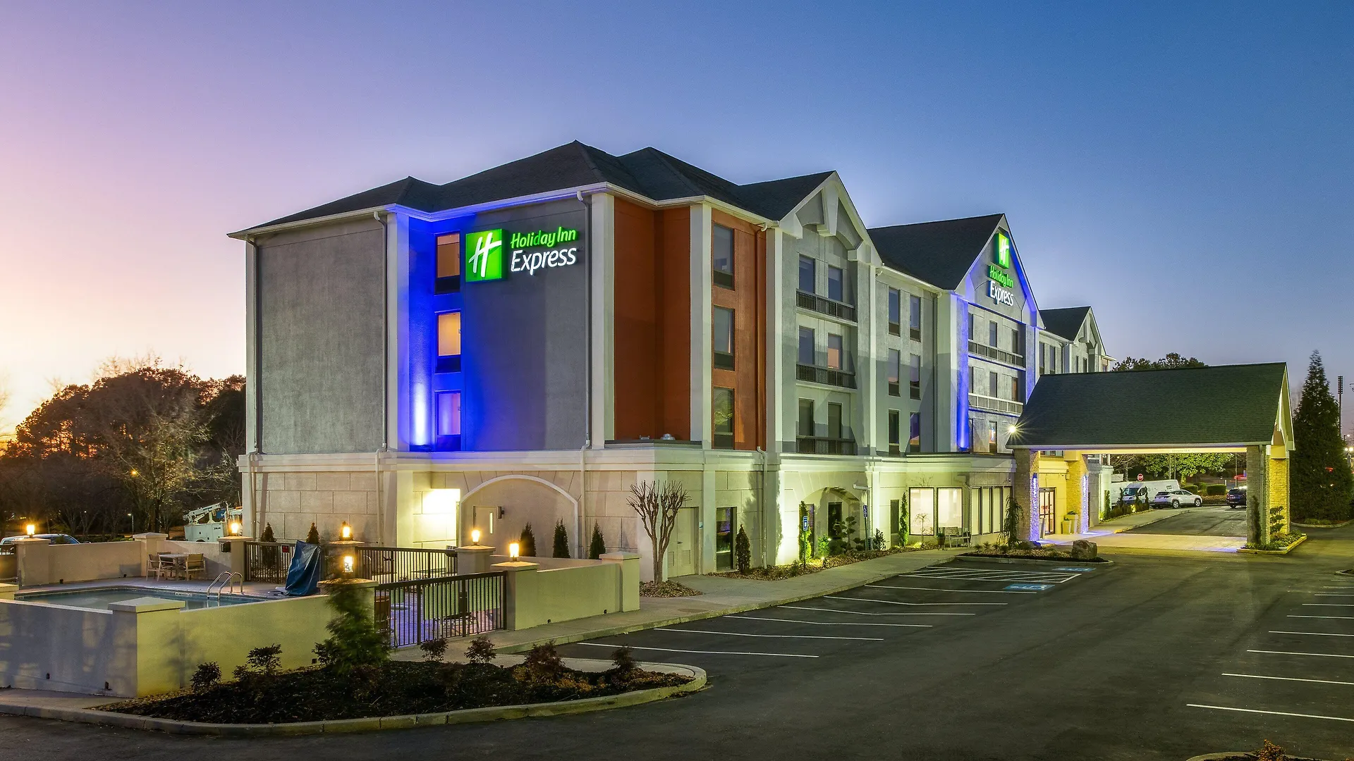 Staying In Atlanta Metro: 5 Holiday Inn Express Hotels Compared