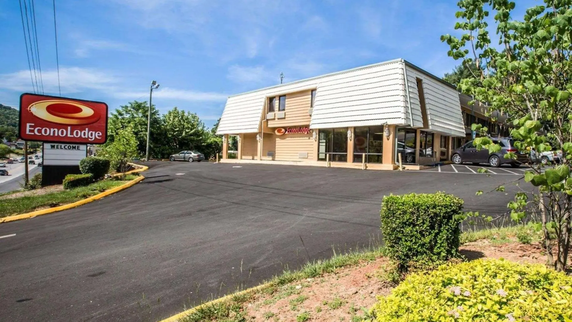 7 Budget Hotels Near Asheville's Fun Depot That Deliver Real Value