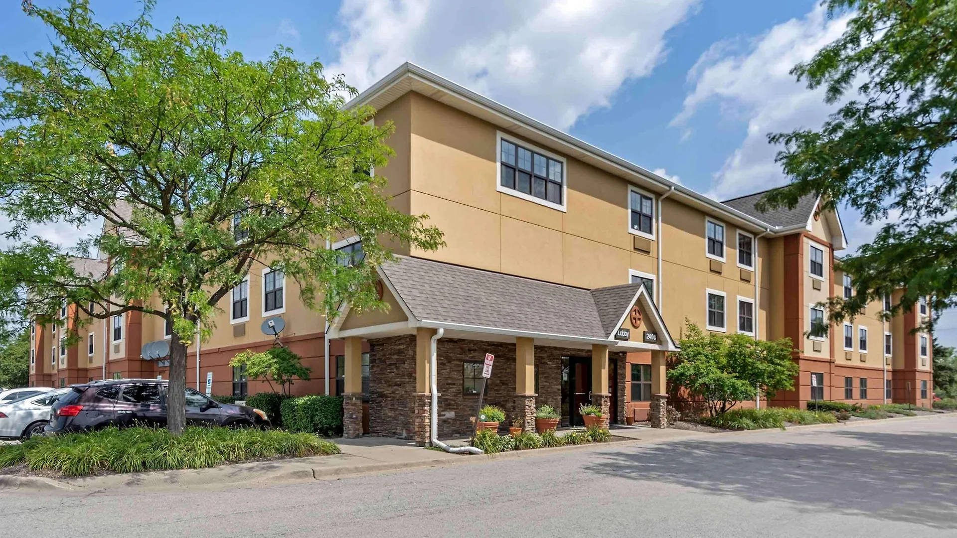 Where to Stay Near Highland Woods: 4 Best Budget Hotels