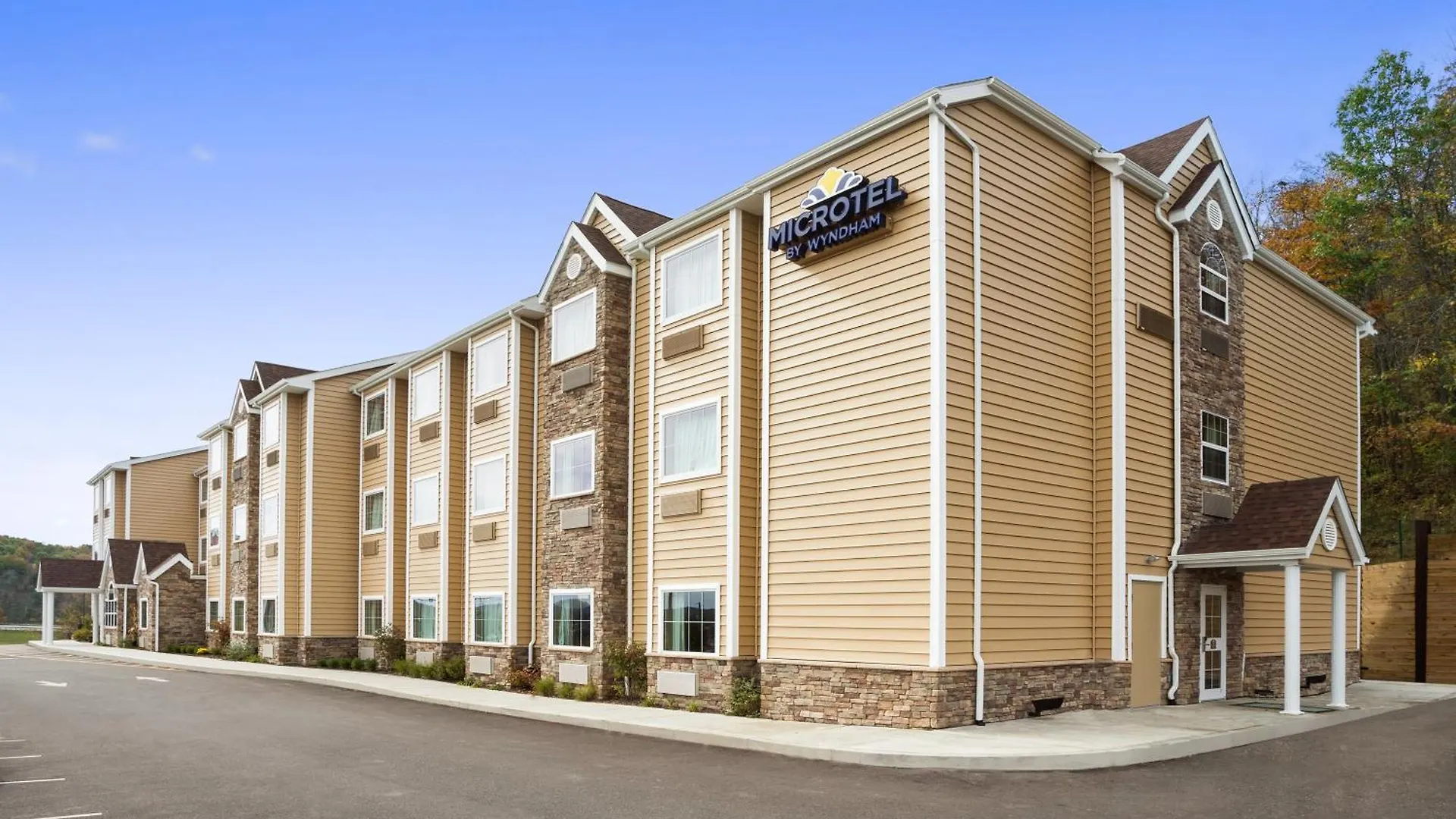 Staying Near Andrew Kachilla Ctr: 4 Couple Hotels Compared