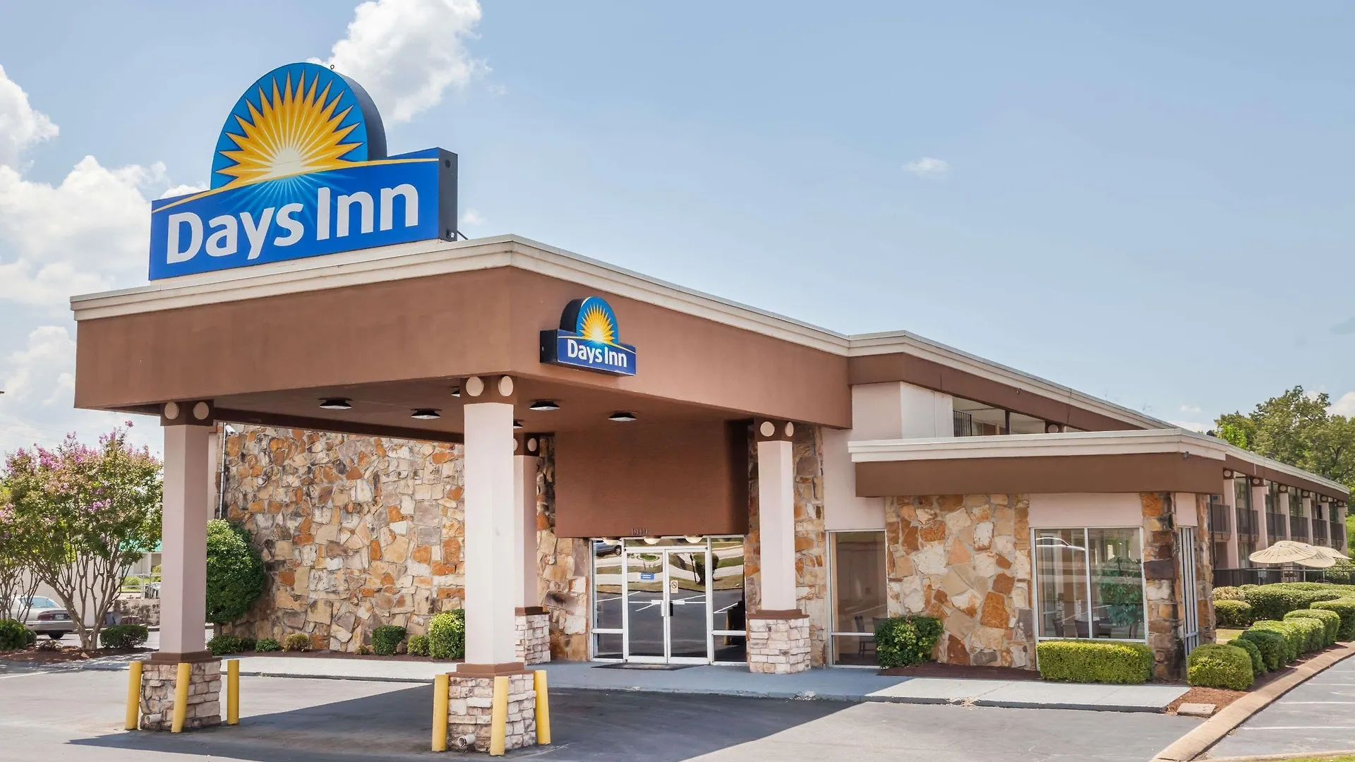 4 Budget Hotels Near McKellar Airport That Deliver Value