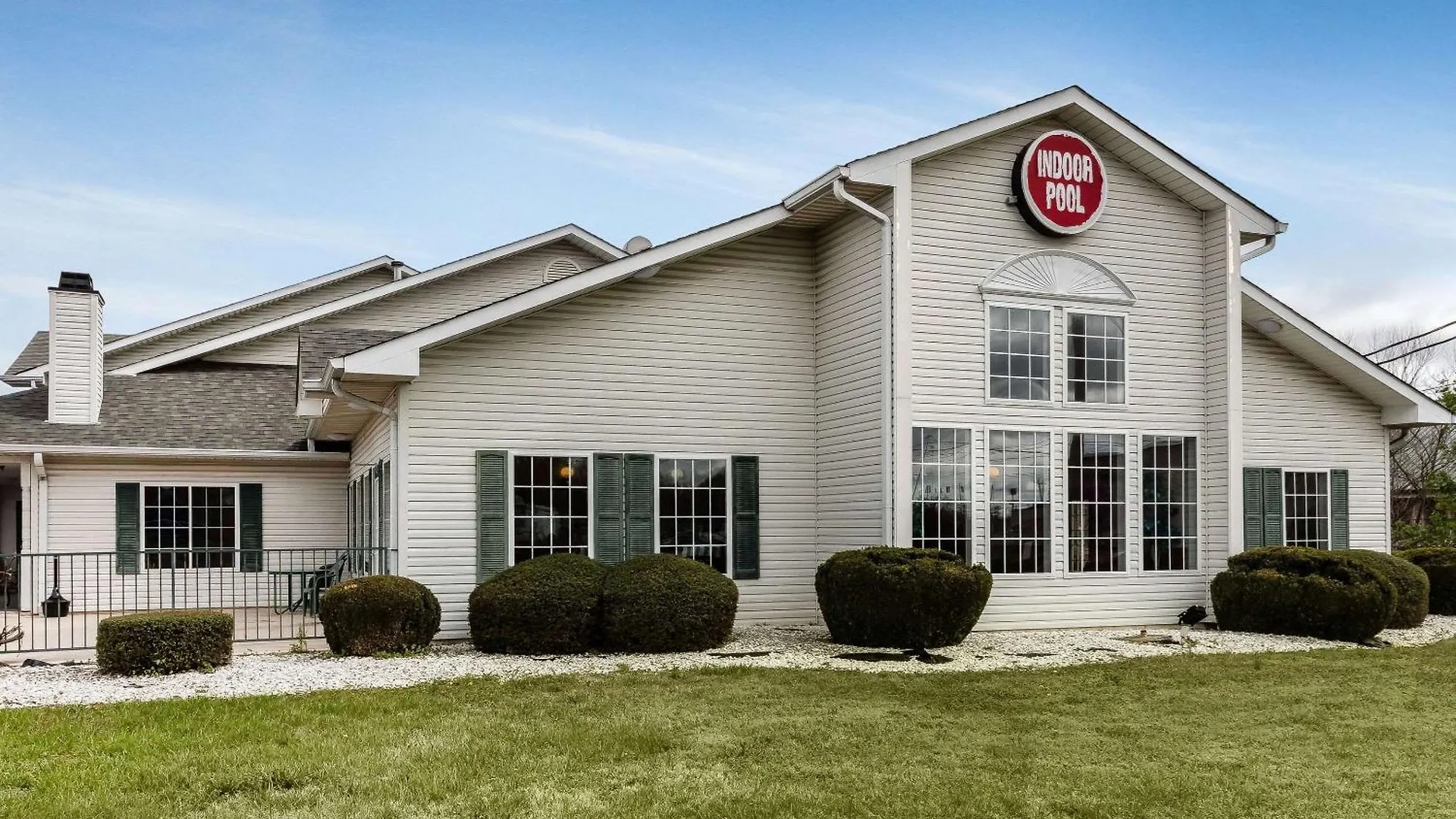 8 Econo Lodge Hotels in Tennessee That Deliver Real Value
