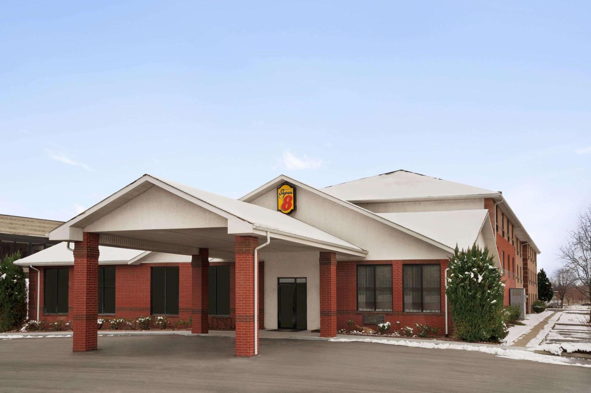 Where to Stay Near River Oaks Golf Course: 6 Budget Hotels