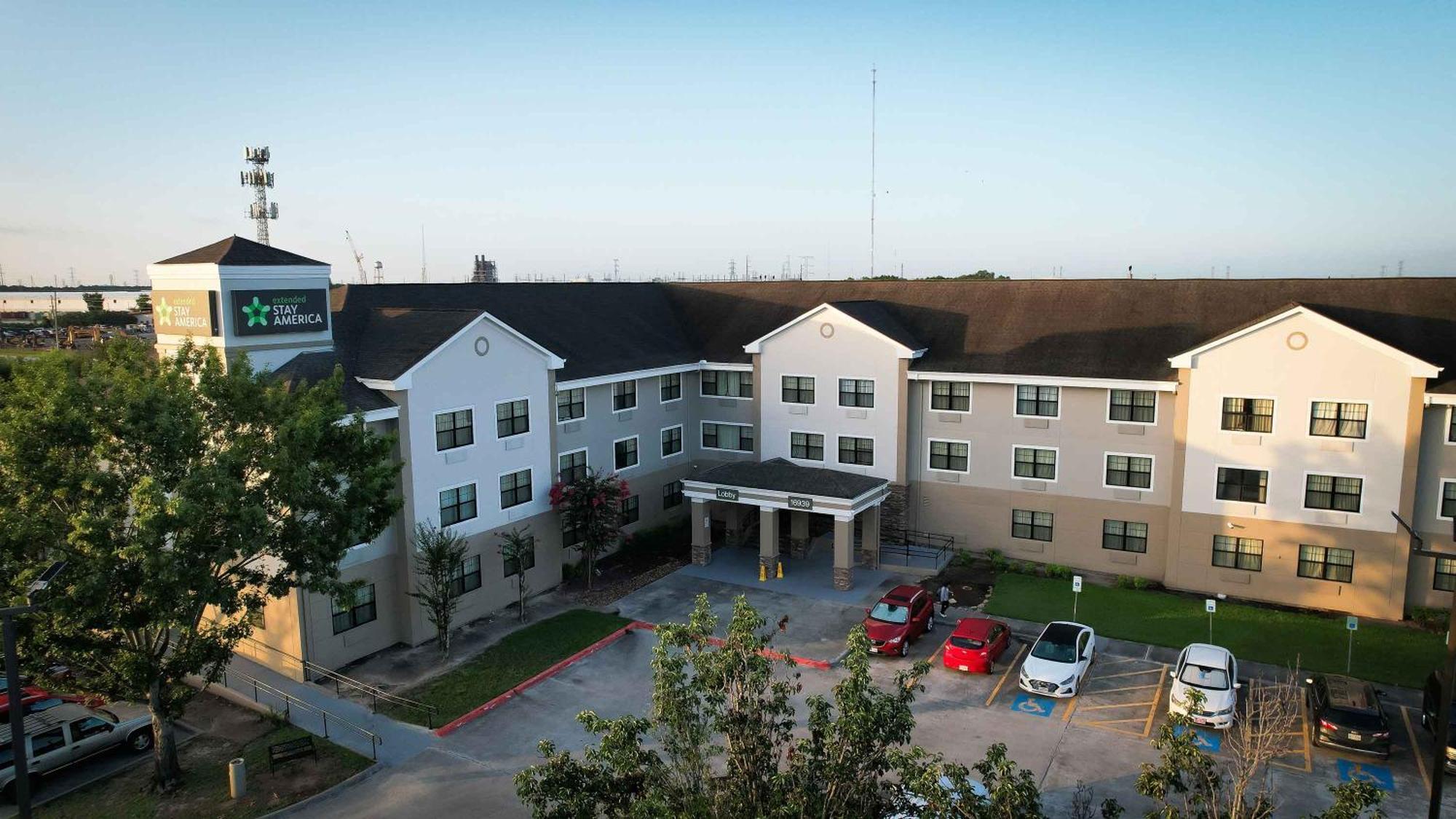 Where to Stay Near Northwest Indoor Soccer Center: 4 Budget Hotels